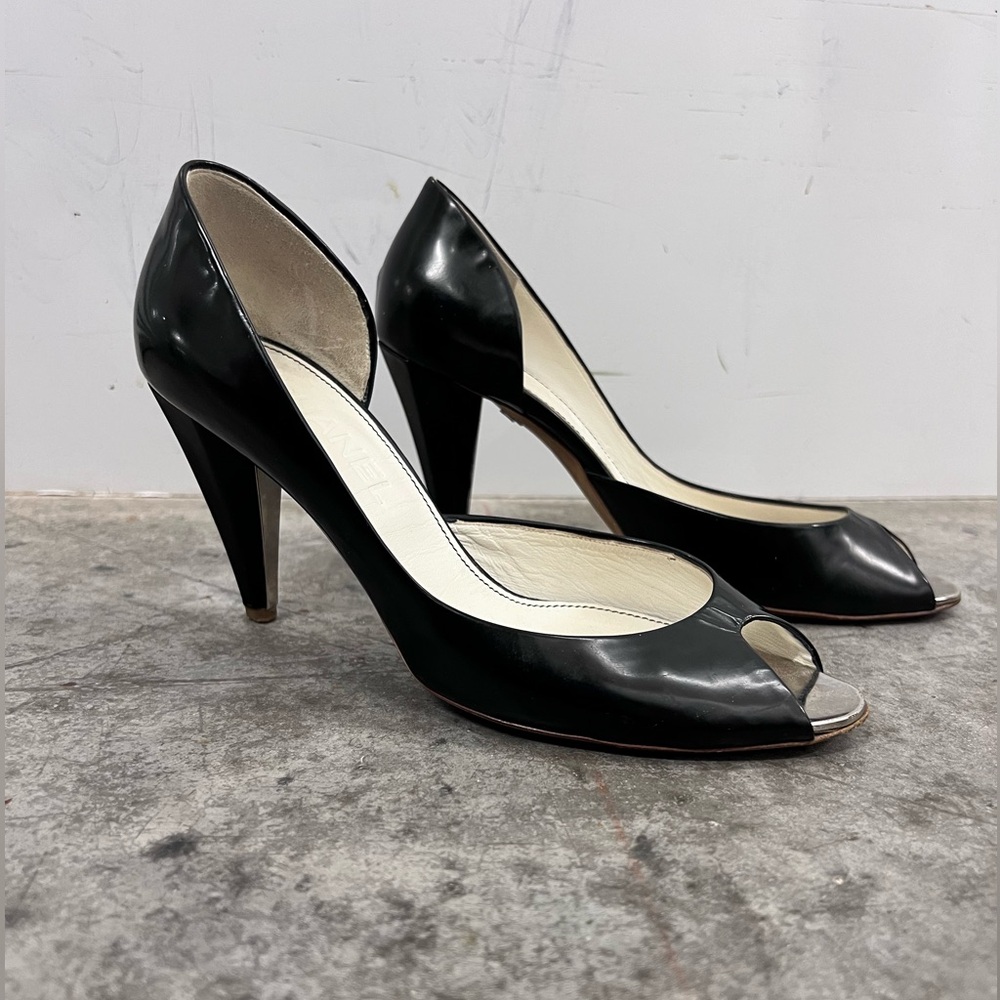 CHANEL made in Italy black leather open toes pumps